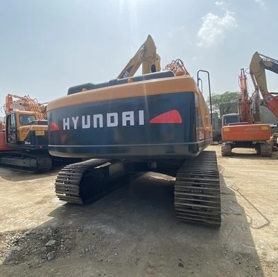 R220 Excavator (2)
